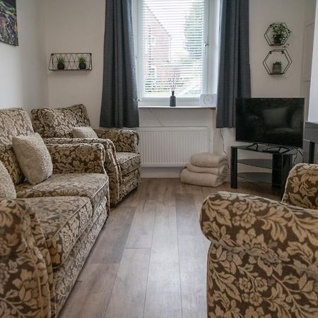 Moon Cottage, 3 Bedroom Property クリーター エクステリア 写真
