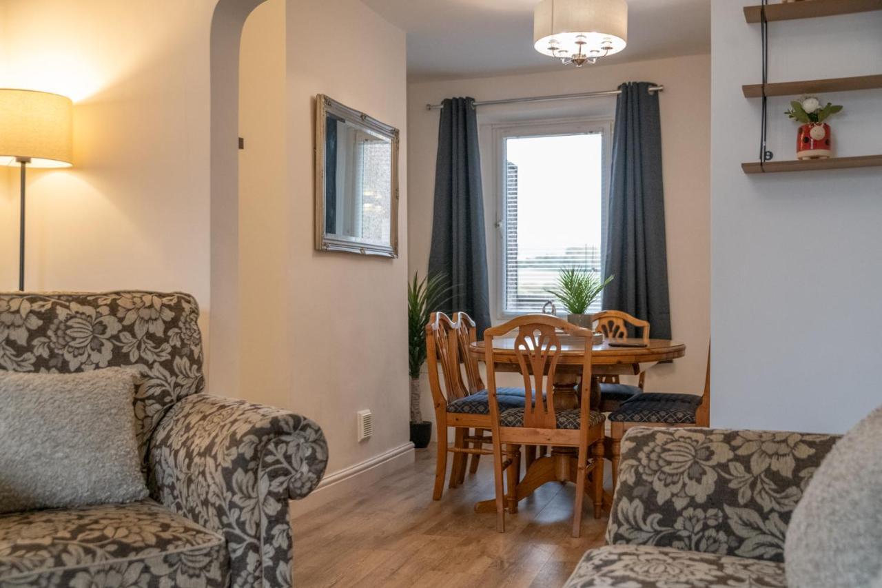 Moon Cottage, 3 Bedroom Property クリーター エクステリア 写真