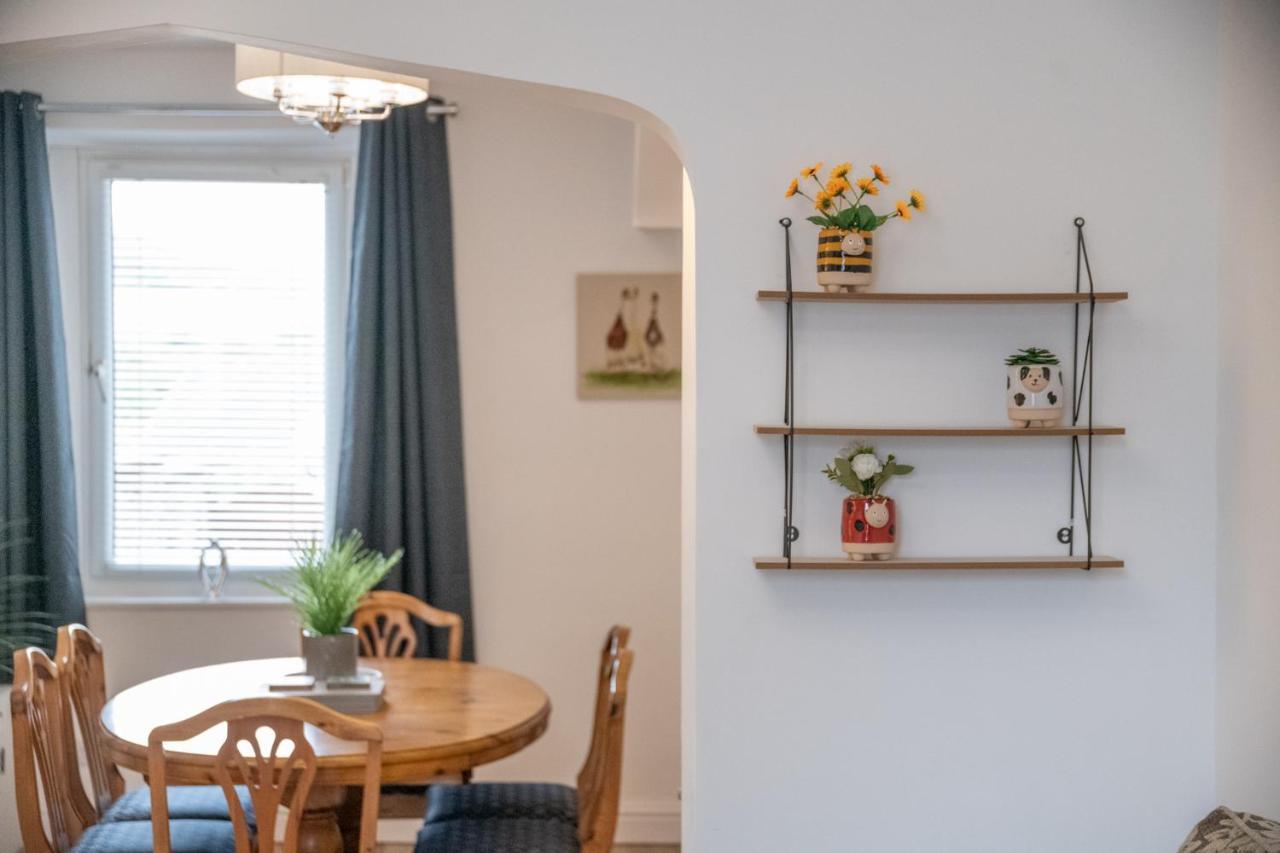Moon Cottage, 3 Bedroom Property クリーター エクステリア 写真